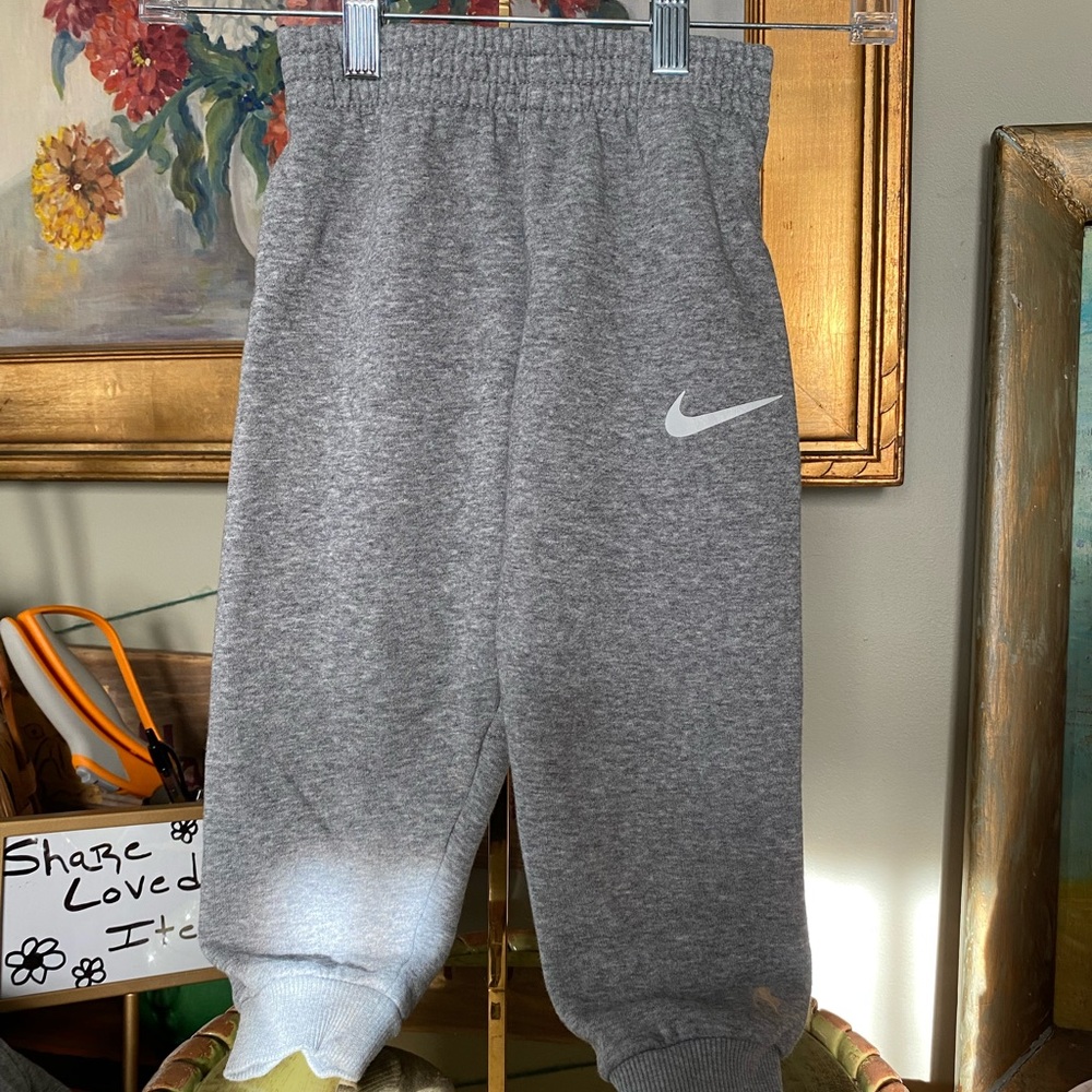 Nike Kids' Fleece Pullover Joggers Set Grey SZ 4XS
3-4 years old - Picture 7 of 10